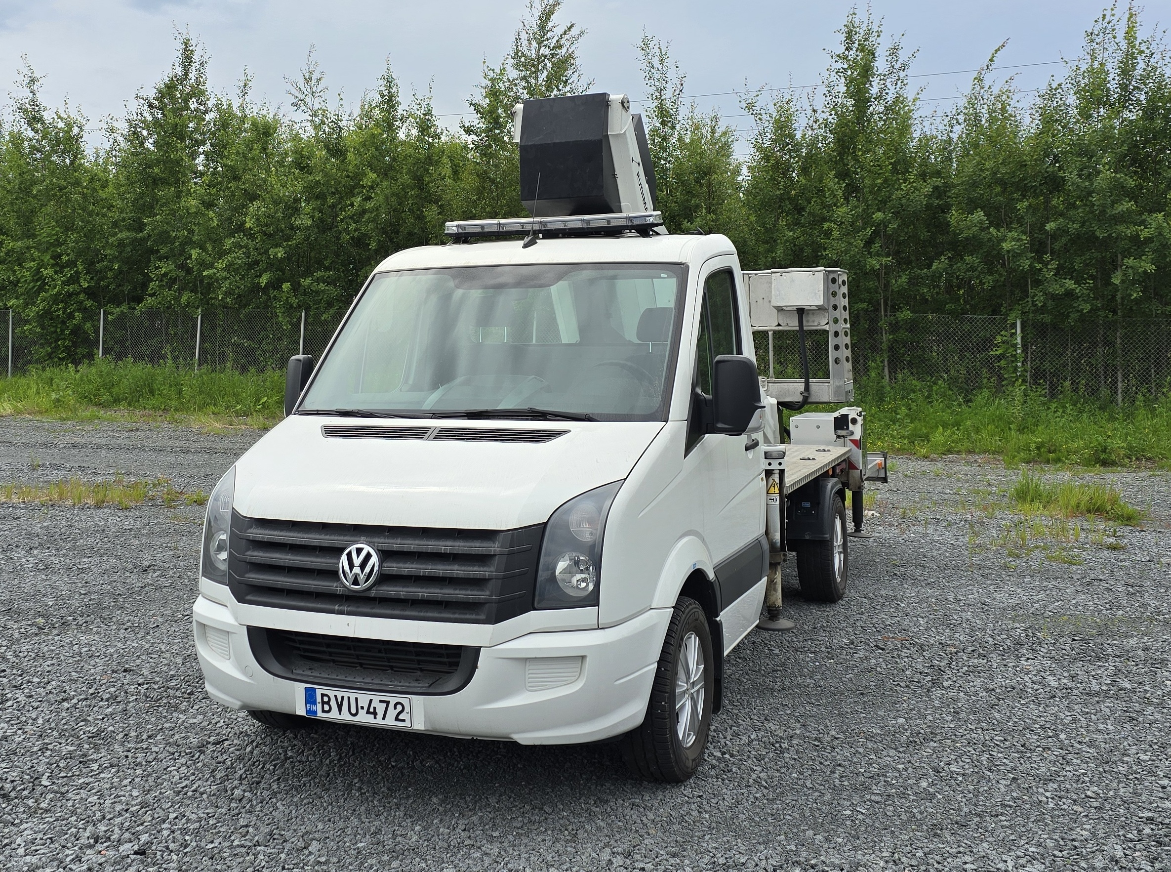 VW Crafter nostolava-auto rakennustyömaille