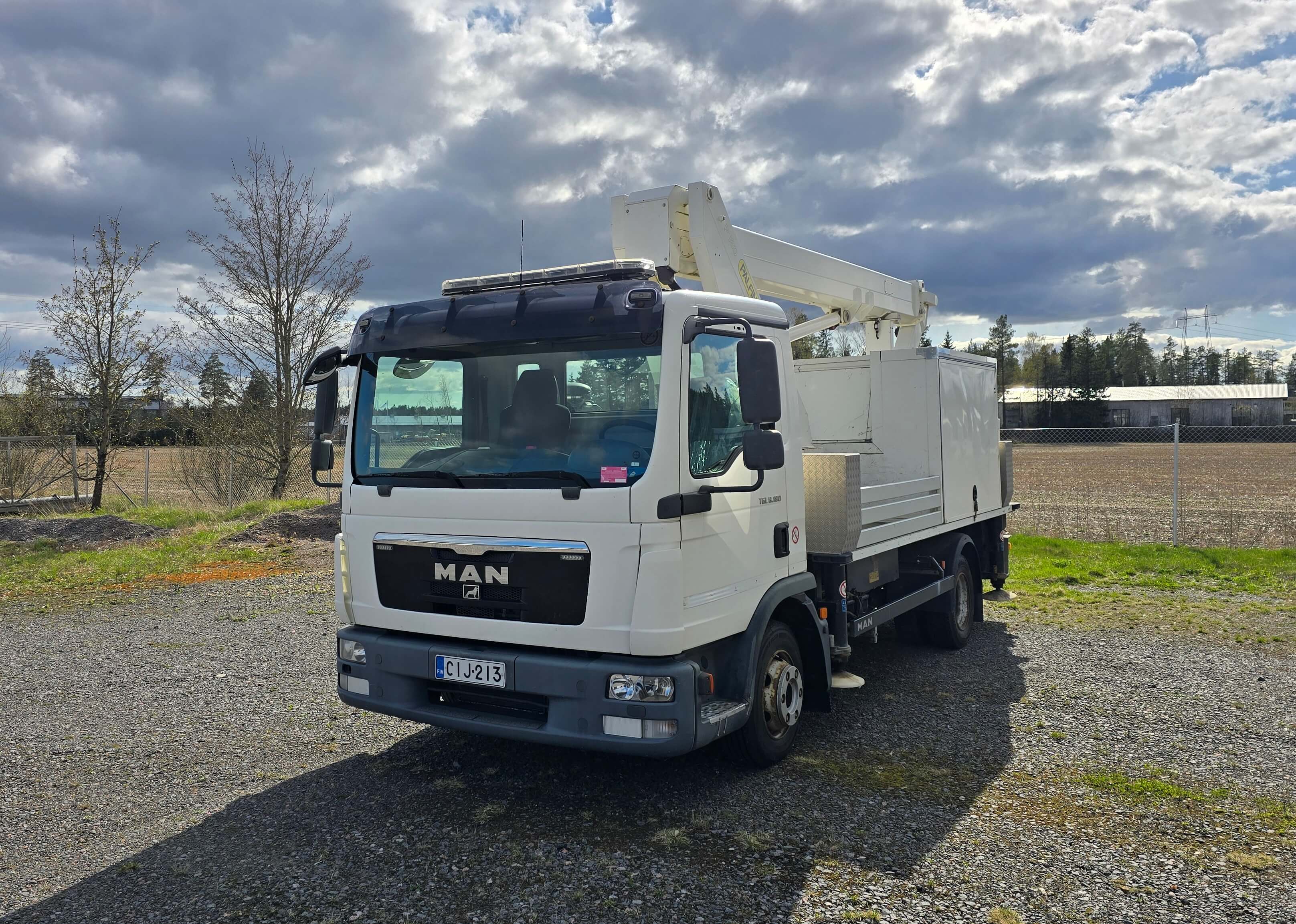 MAN TGL 8.180BB nostolava-auton varaustilanne