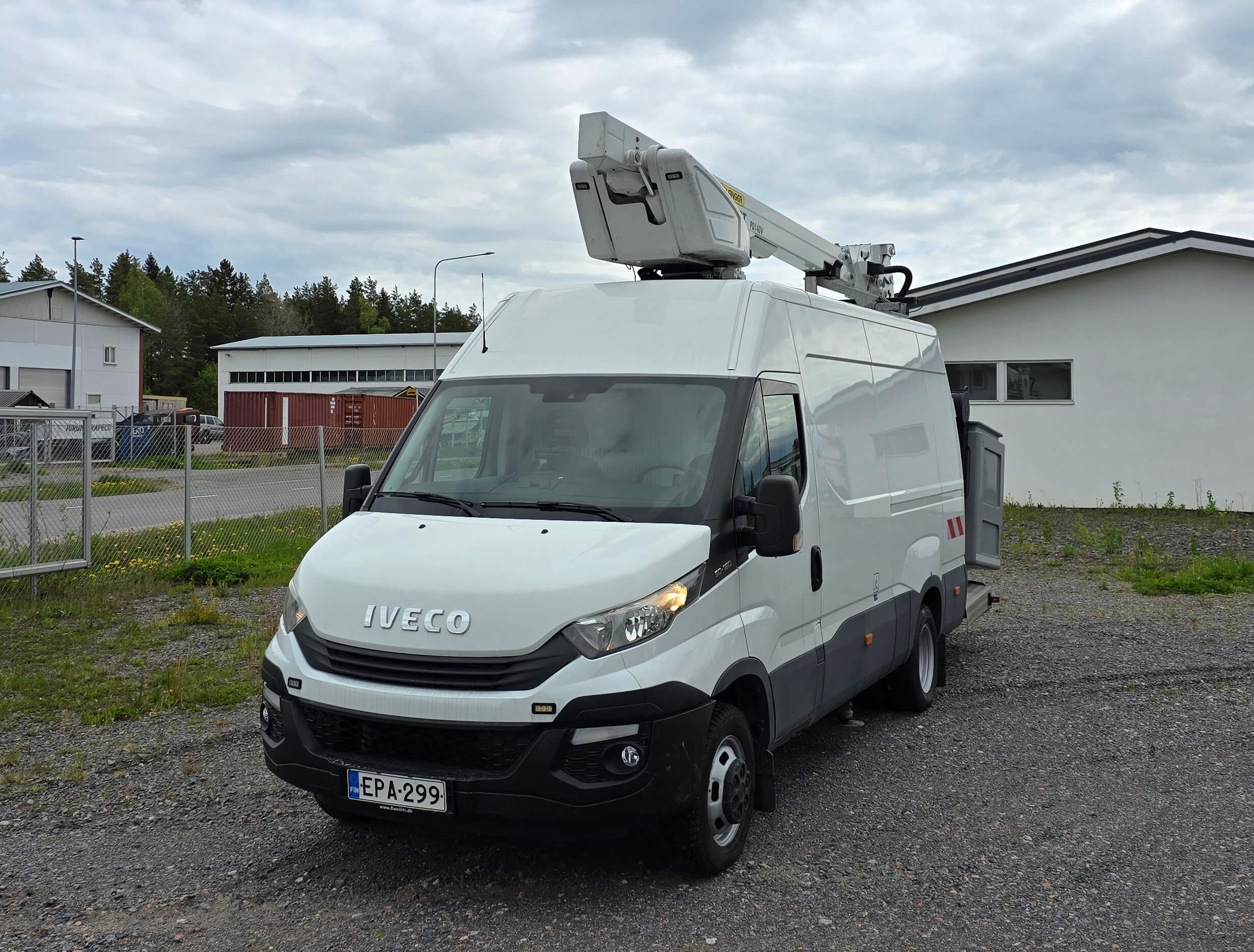 Iveco 50C18 nostolava-auton varaustilanne